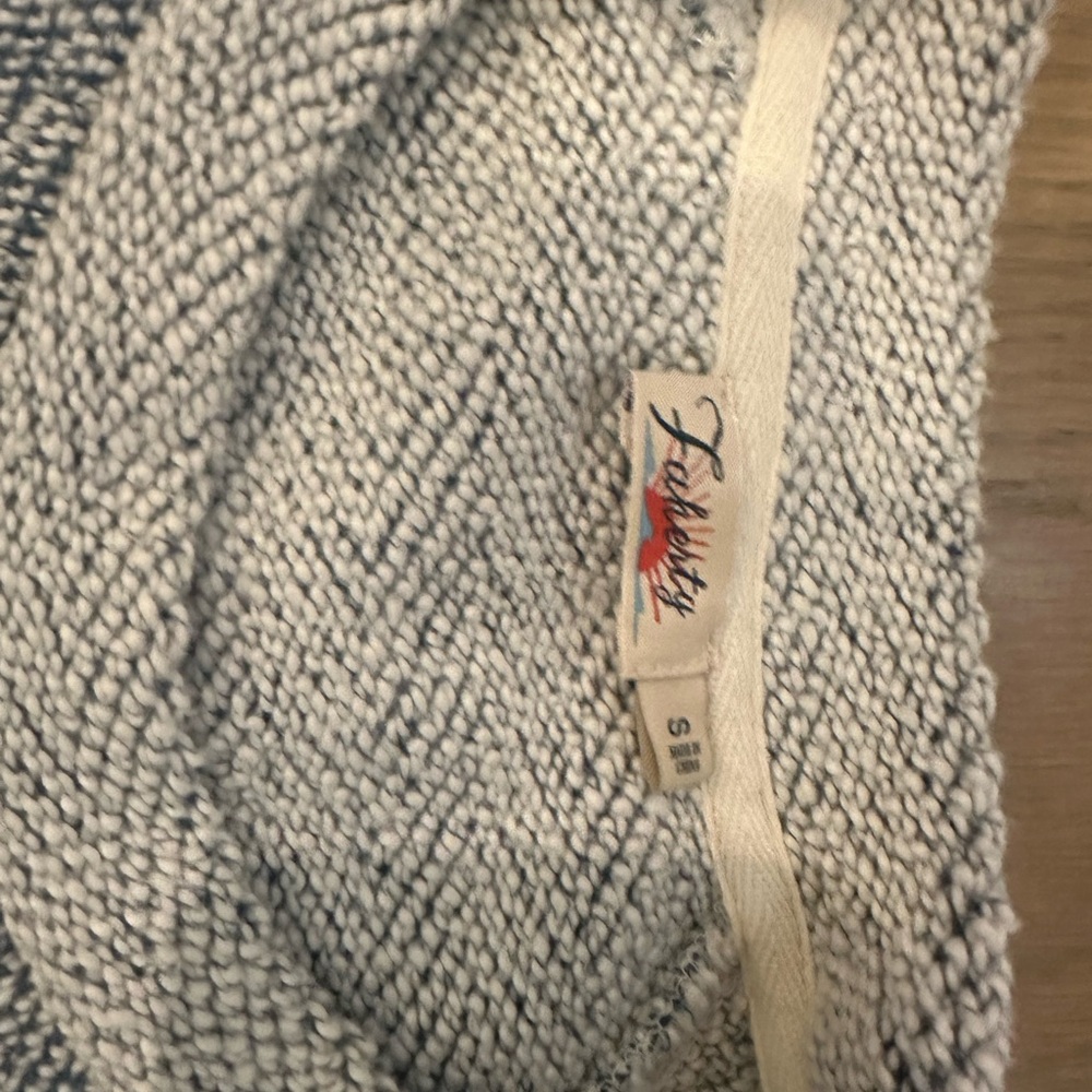 Faherty sweatshirt - Picture 2 of 3